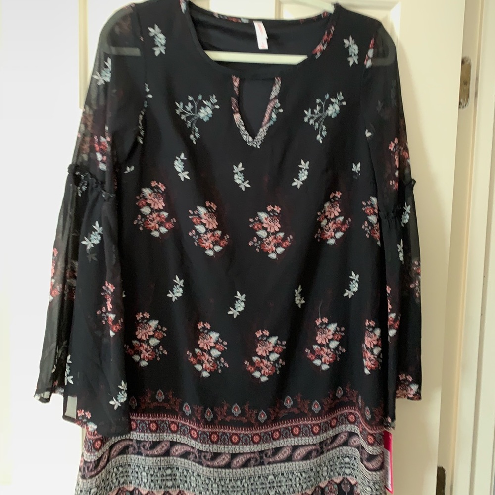 Black dress with design- Small